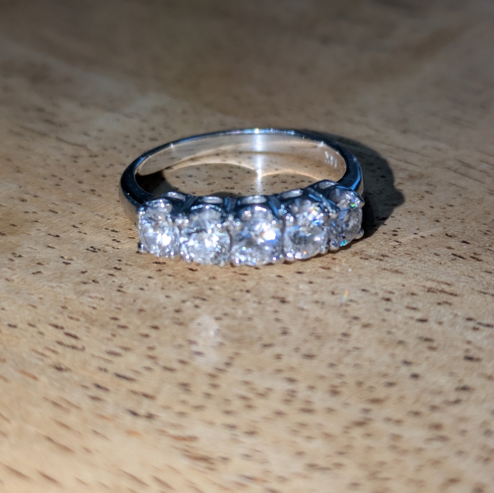 Elegant Silver Women's Ring
